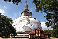 Dagoba Alahana Parivena in Polonnaruwa