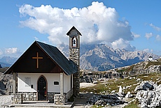 Chapel and Refugium Auronzo at Tre Cime roundpath