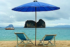 Sonnenschirm Am Strand von Ko Ngai
