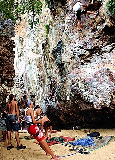 Climbing school on the limestone rocks of Raileh