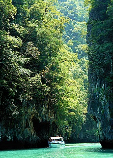 Driveway into the limestone chamber of Ko Hong