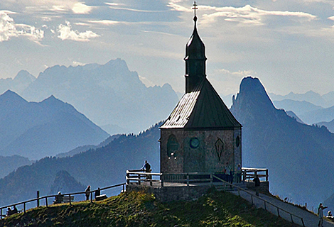 Blick vom Wallberg Richtung Leonhardstein und Zugspitze