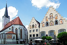 Rathaus und historische Rathaussule in Wasserburg am Inn