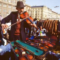 flea market Violin player at Naschmarket