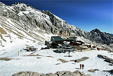 Gletscherrestaurant Sonnalpin auf dem Zugspitzplatt